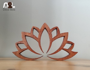 Fleur de lotus en bois, fait main en chantournage