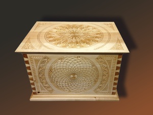 Deux petits coffres en tilleul sculptés au couteau