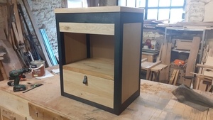 Petit meuble en chêne en jouant avec l'ebonisation