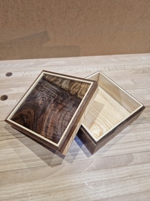 Boite noyer et frêne