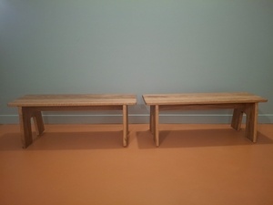 Deux bancs pour enfants