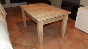 Une Petite Table de Salon