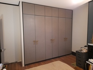 Un dressing gris et noir