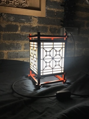 Lampe japonaise kumiko à assemblage chidori