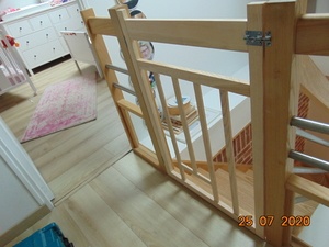 Un portillon d'escalier pour un "petit bout"