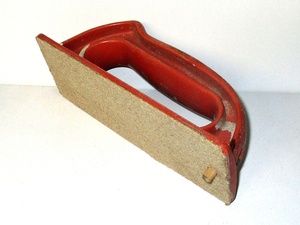 Poussoir de sécurité à butée escamotable DIY