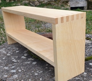 Petite table de chevet