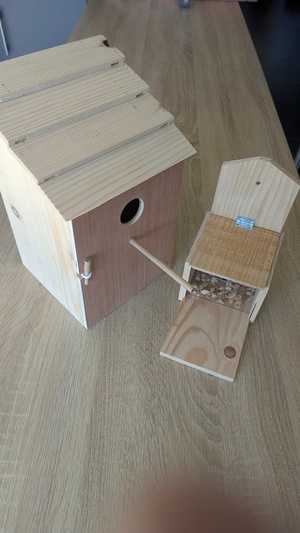 Nichoir et mangeoire ... pour une petite ligne d'histoire