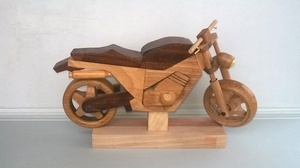 Moto en bois jouets deco