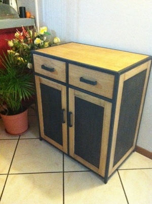 Commode en bois metal
