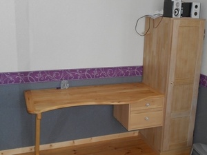 Bureau en tilleul plateau courbe