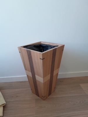 Poubelle en arrêtier à coupe d'onglet