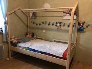 Lit "maison" pour mon fils