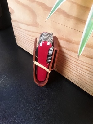 Etuit ceinture pour mon couteau suisse.