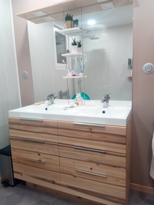 Meuble de SDB et linge sale