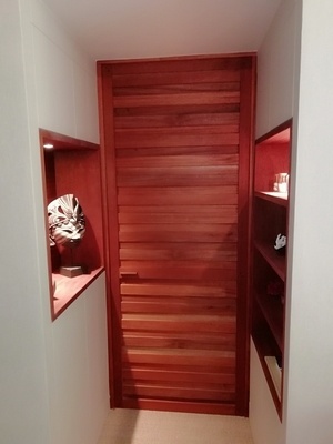 Agencement encastré et porte