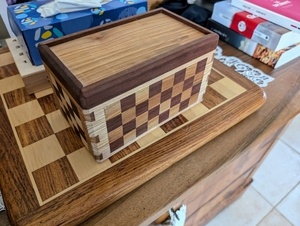 Boite de pièces d'échecs