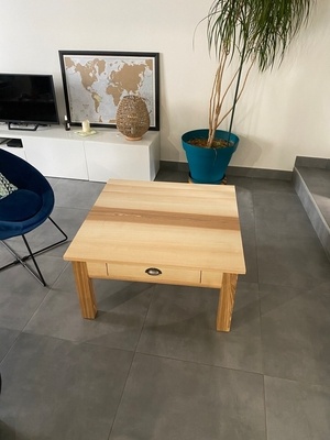 Table basse en frêne avec un tiroir