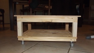 Petite tablette à roulettes