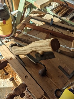 Manche de hache en frêne