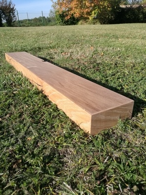 Étagère suspendue pour barre de son