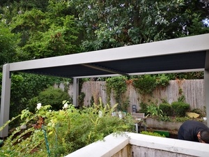 Pergola bioclimatique ossature bois.