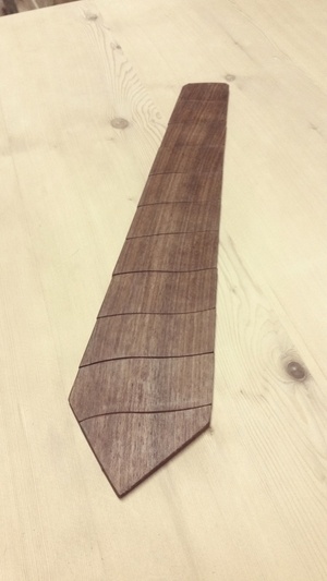 Cravate en noyer