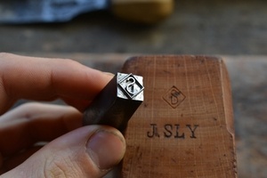 Poinçon en acier maison – Tutoriel inclus, aucune machine requise