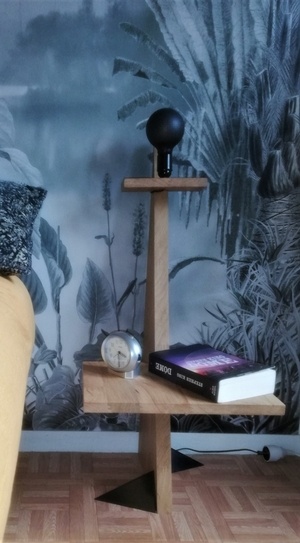 Table de chevet triangulaire