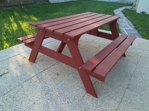 Une table de jardin toute simple