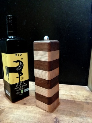 Moulin à poivre en pyjama rayé