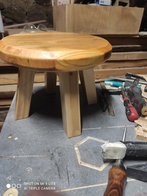 Tabouret pour pot de fleur