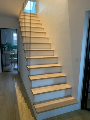 Habillage escalier béton en frêne massif