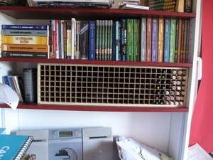 Un casier à feutres