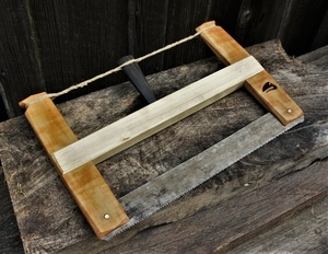 Petite scie à araser.