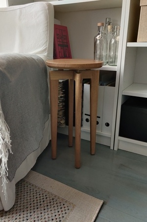 Table d'appoint 'flottante'