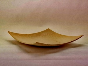 Assiette carrée au tour