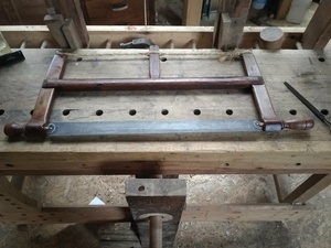 Des poignées pour ma scie au tour à pédale