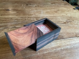 Boîte pour jeu de cartes