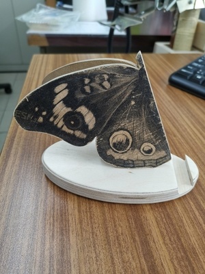 Un support smartphone qui papillonne