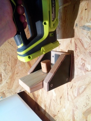 Support mural pour aspirateur à main