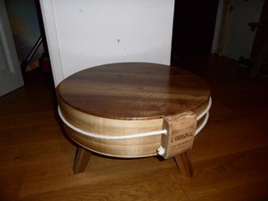 Table de chevet à base d'un moule à beaufort