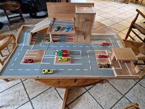 Circuit, parking et station jouet enfant