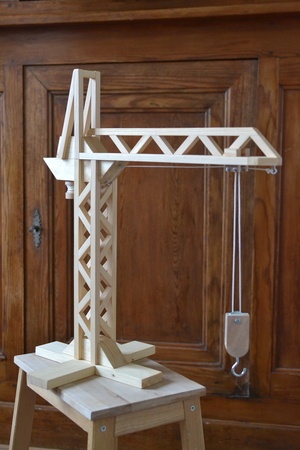 Une grue en bois