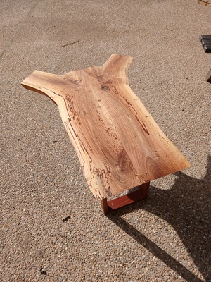 Table basse en noyer