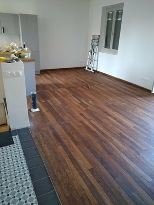 Plinthe en chêne assorti au parquet