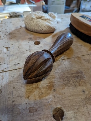 Presse Agrume en noyer