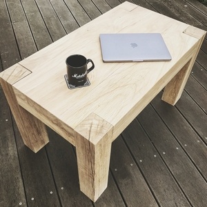 Table basse en chêne