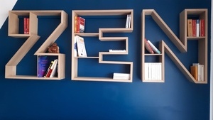 Bibliothèque lettre géante