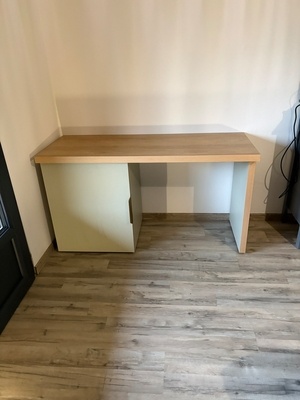 Bureau en mélaminé